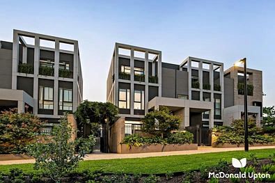 Labas ng Bahay - 33 MAPLE WALK, MOONEE PONDS VIC 3039
