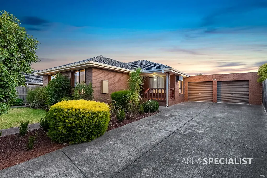 Family Home!
- Walk to Keilor Downs Shopping Centre