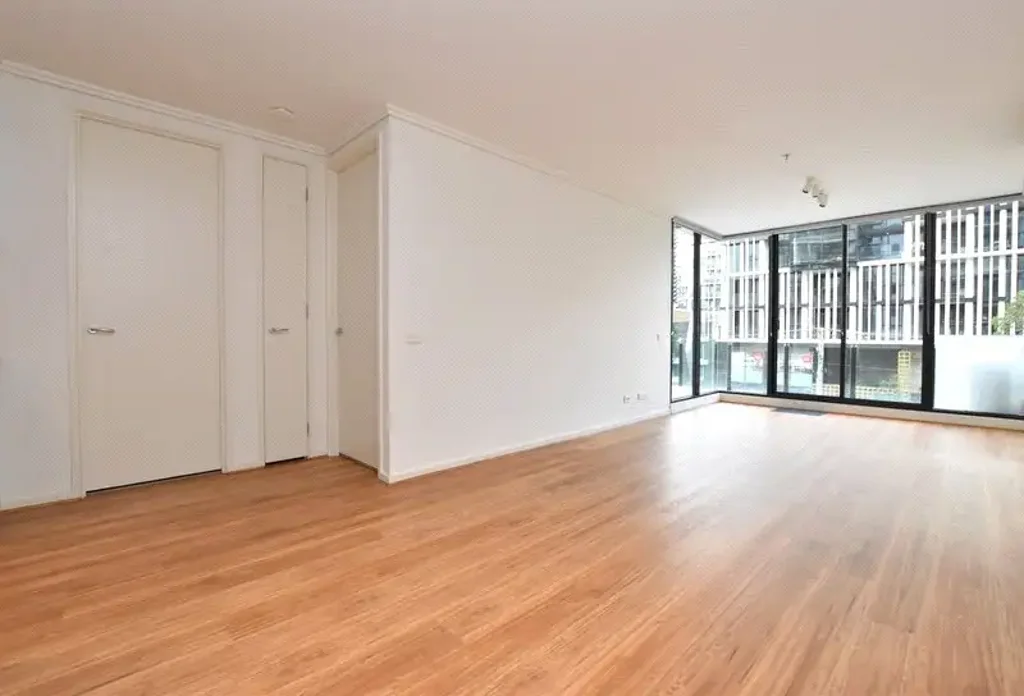 One Bedroom Apartment with Carpark!