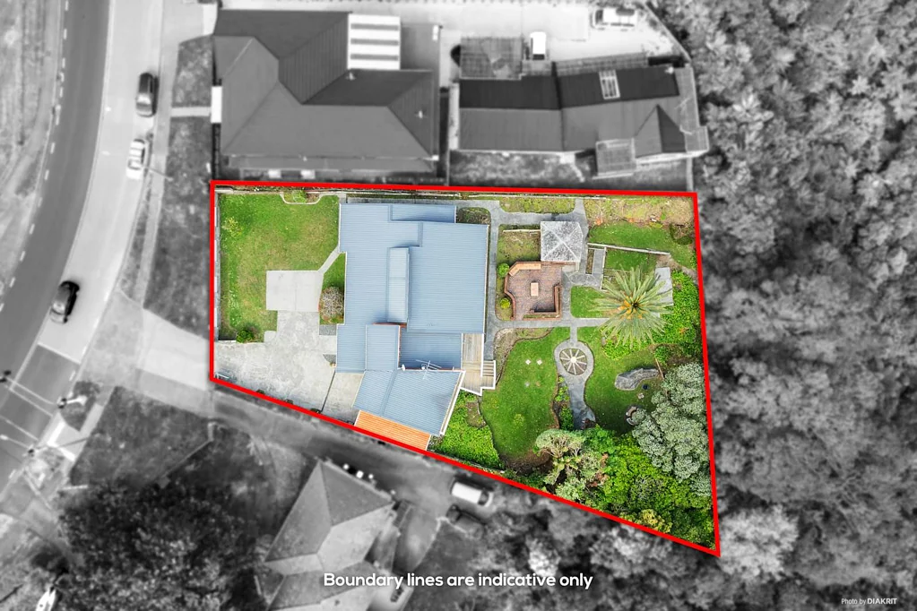 Hillsborough 4 Slaapkamer Endless Potential in a Prime Family Location!