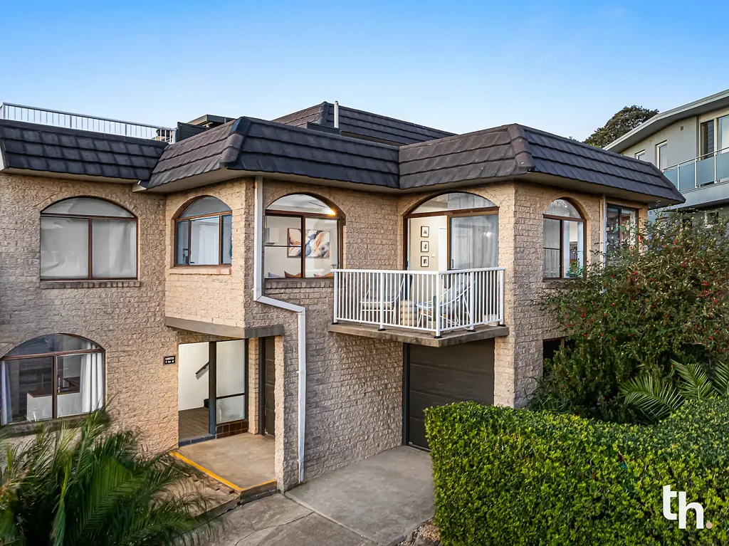 The Hill 1房  Renovated One-Bedder with City Views and Coastal Postcode