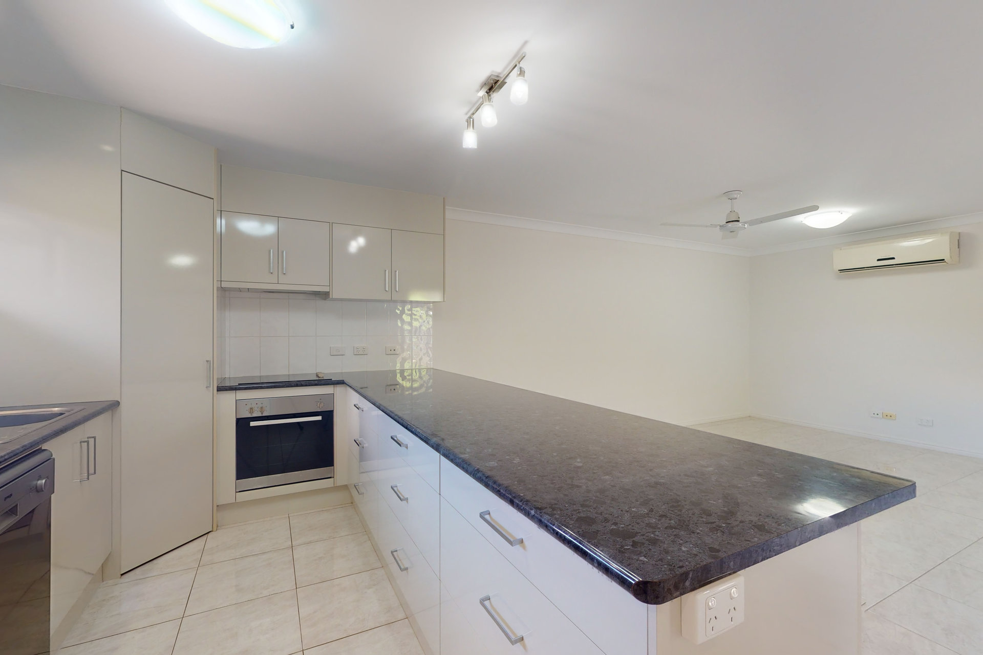 UNIT 3 23 MACAREE ST, BERSERKER QLD 4701, 0 Kuwarto, 0 Banyo, Unit