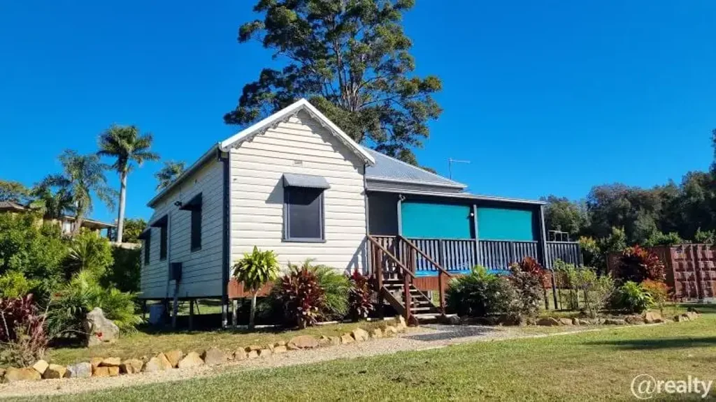 North Macksville 3Habitaciones Rare Acreage Offering in the Heart of Macksville