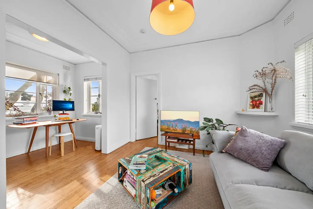 Furnished Available For 8-12 Weeks Only