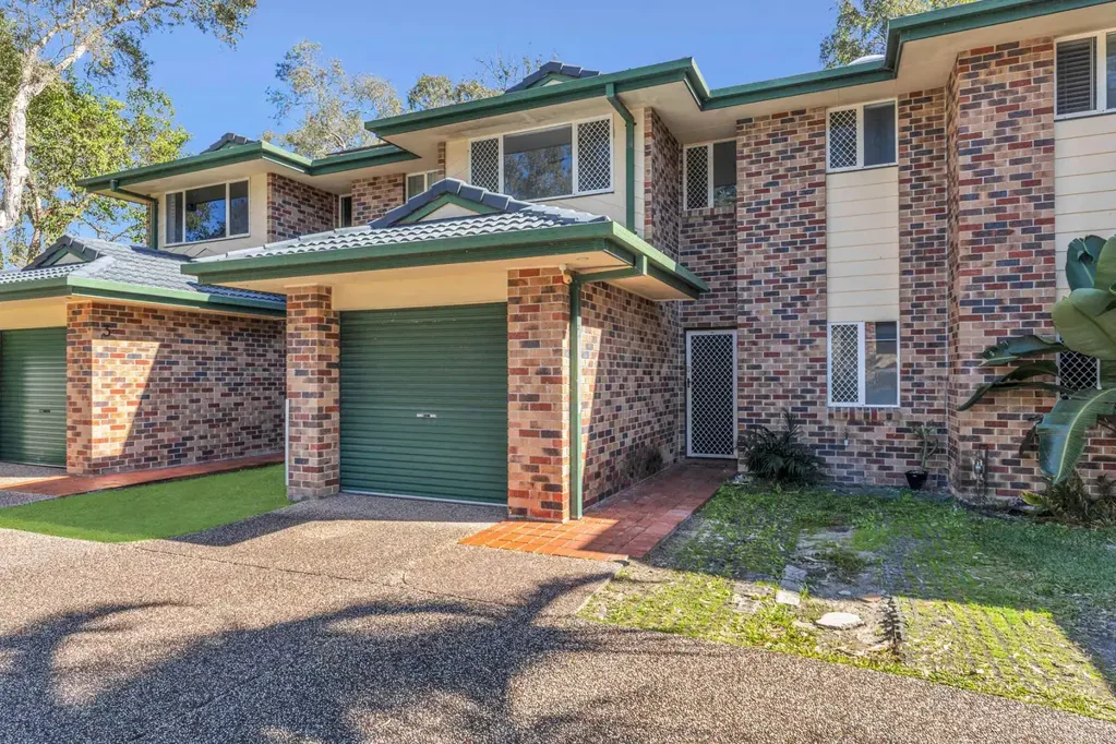 Stylish Townhouse in the Heart of Burleigh Heads