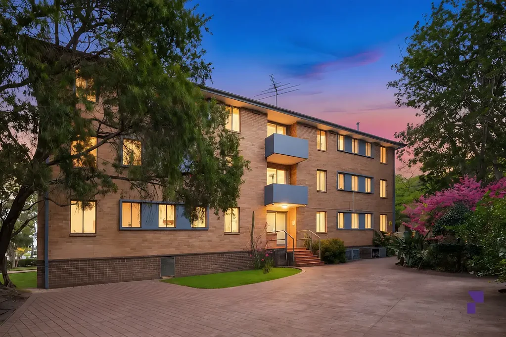 Greenacre 3બેડરૂમ Readymade three-bedroom apartment central from Greenacre and Strathfield