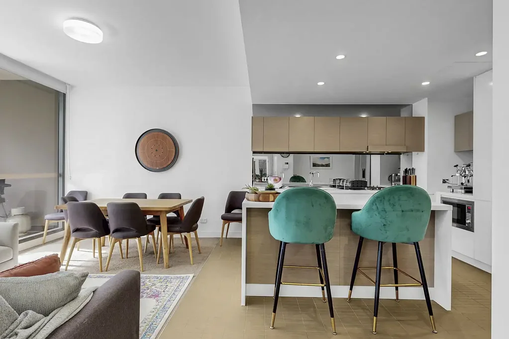 North Facing Contemporary Residence + Study Located In Great Convenience - Otto