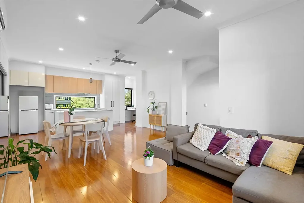 Mount Gravatt East 3 Bedroom Stylish Townhouse Living in a Prime Pocket