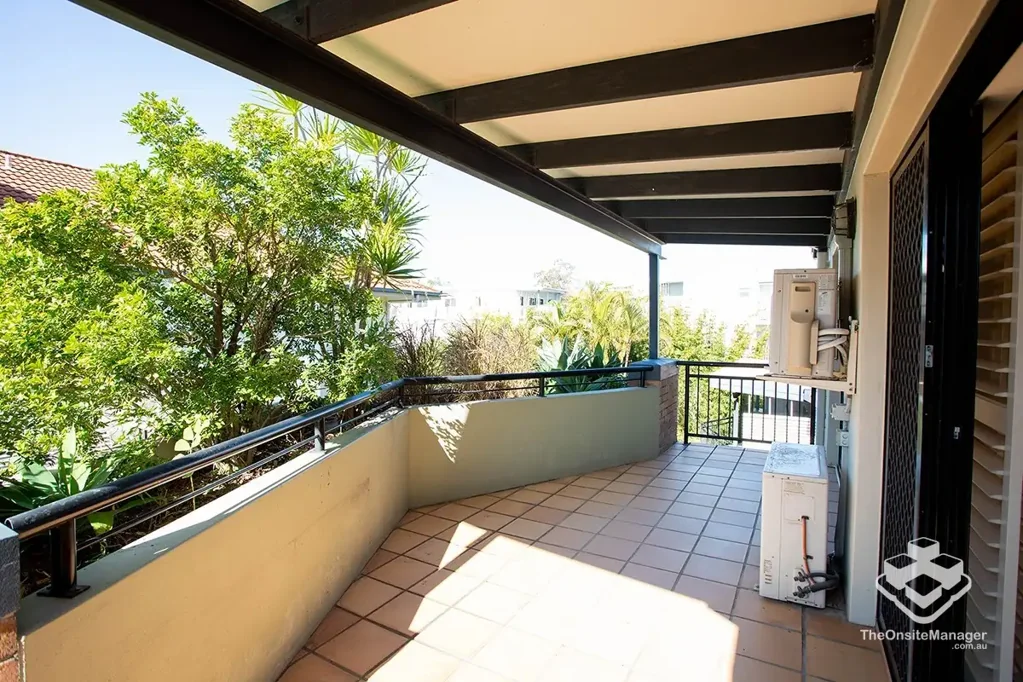 Spacious and private 2 bedroom on Sydney St with lock up garage