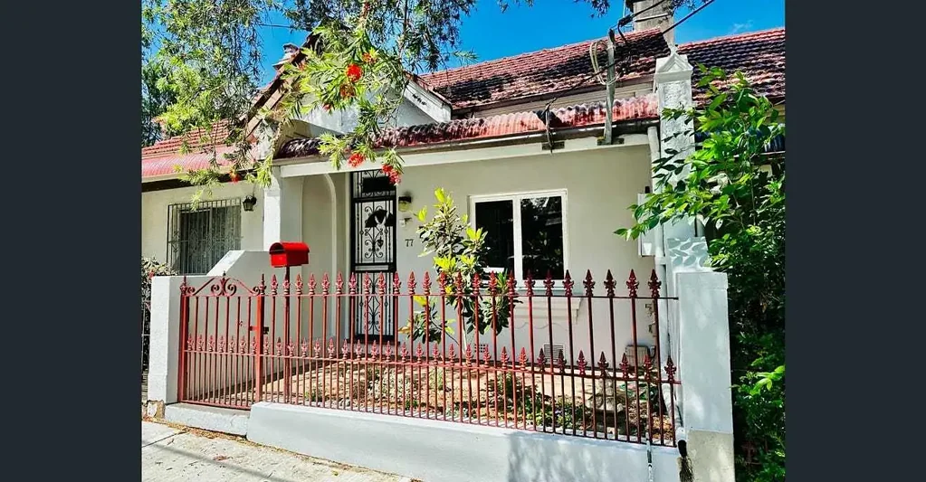 Charming 2-Bed Stanmore Home with Garden