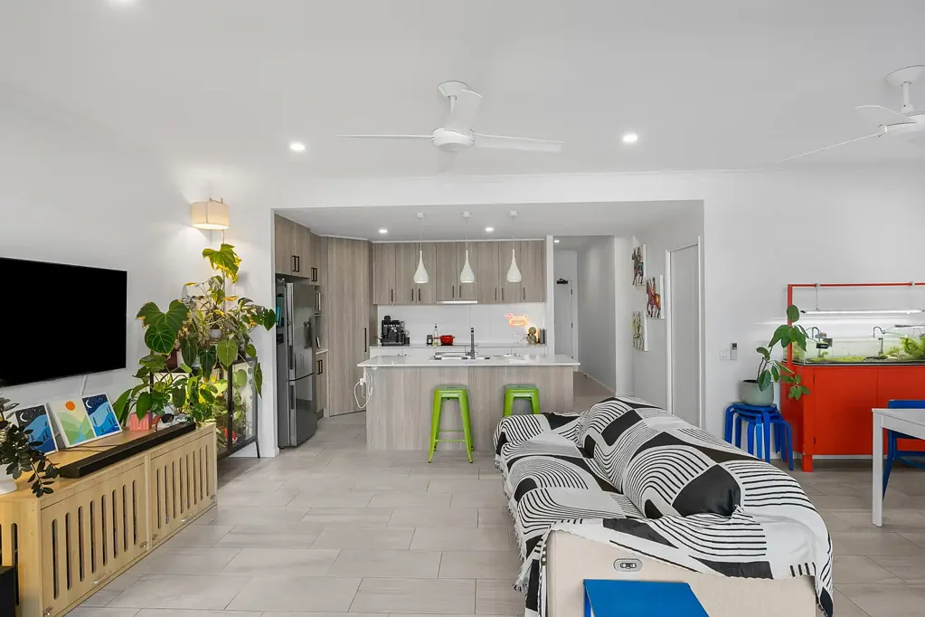 Cairns City 3房  Spacious three-bedroom apartment with oversized balcony & plenty of storage