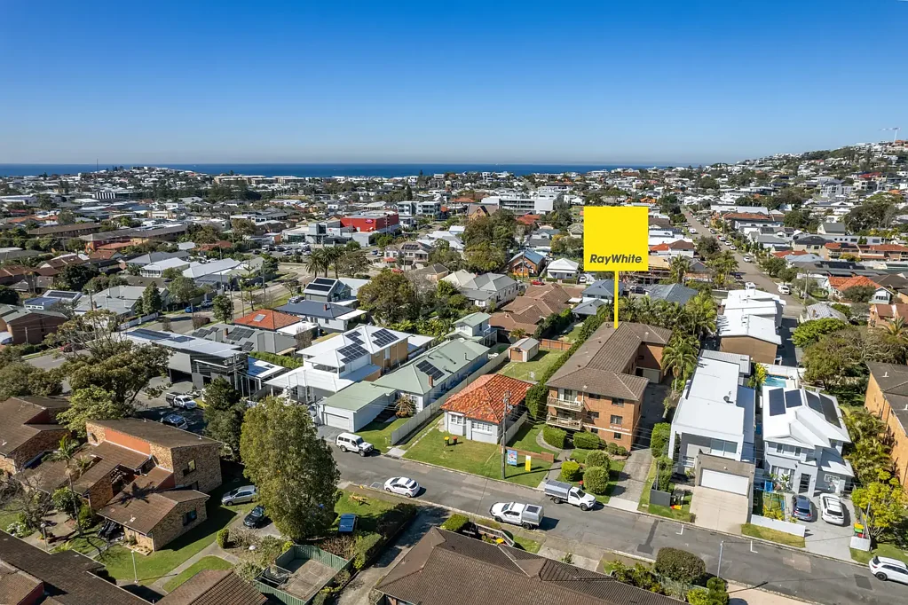 Merewether 2房  Elevated Beachside Living with Light, Space & Lifestyle