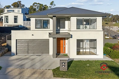 Taylor 5chambre Two Homes in One? Grand Scale & Dual-Living Dynamics 5 Beds, Multi-Generational / Dual-Living & Mountain Views on 643m2!