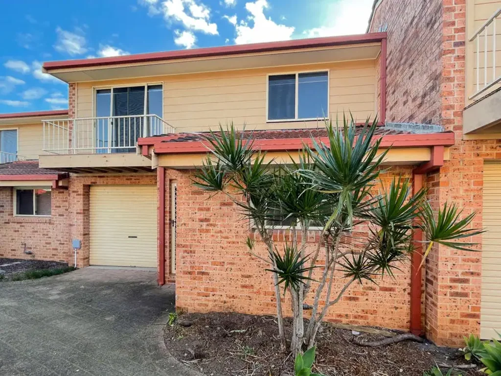 TWO STORY PARK BEACH TOWNHOUSE