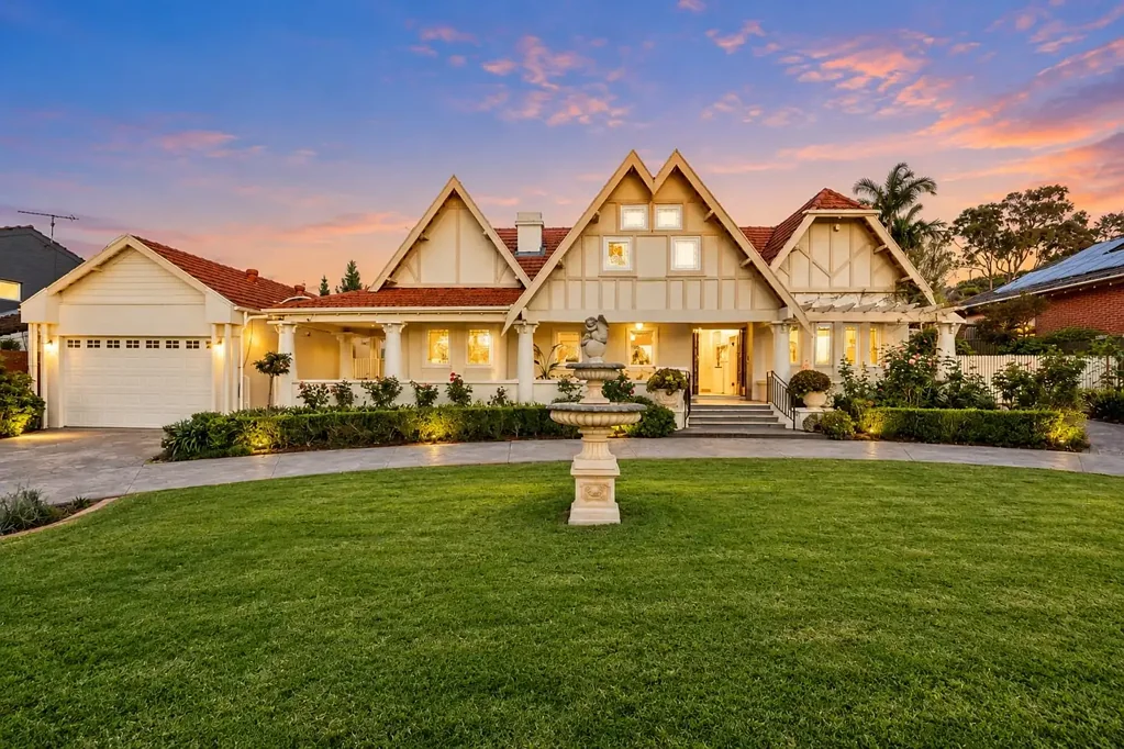 Glenunga 5Kwarto A Grand Family Residence with Space and Character
