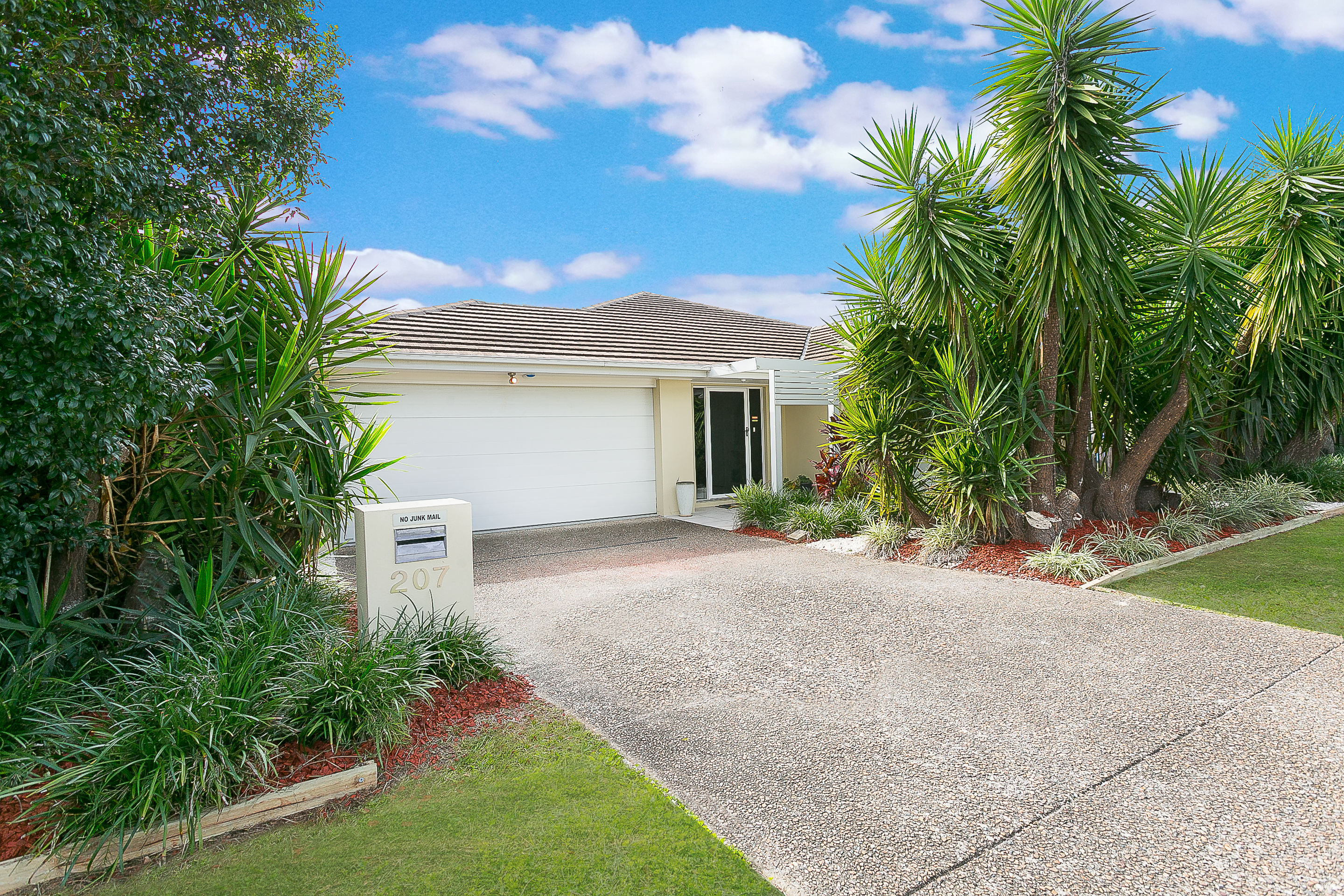 207 ALAWOONA ST, REDBANK PLAINS QLD 4301, 0 habitaciones, 0 baños, House