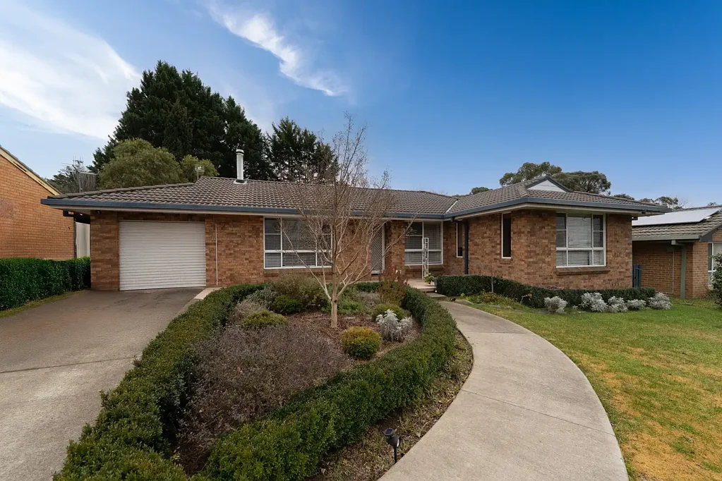 MODERN FAMILY LIVING IN BEAUTIFUL SOUTH HILL