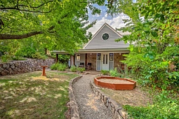 12 School Road, Wandiligong