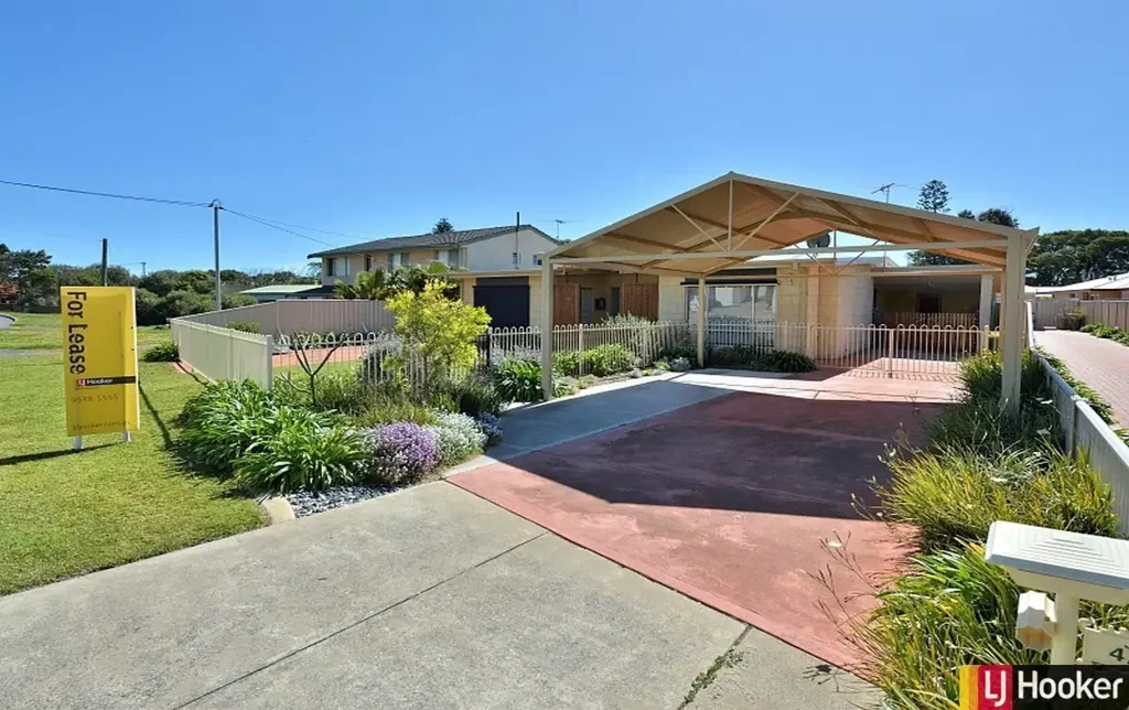 Spacious Family Living with Granny Flat in Prime Halls Head