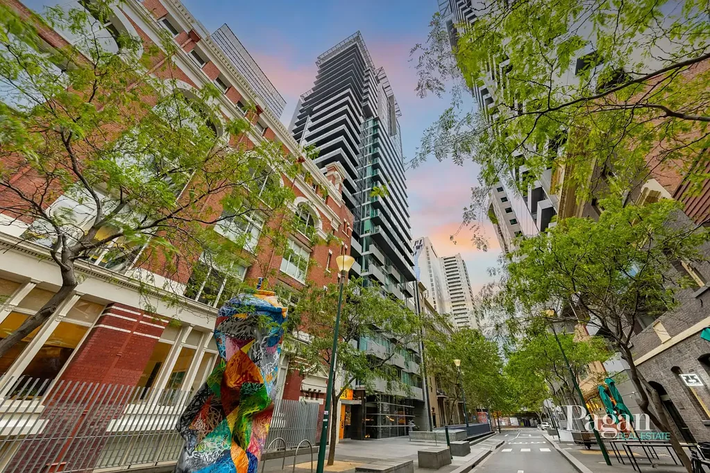 Melbourne 2房 Wills Tower 14层采光 旗杆花园近邻 开放式大空间 岛台厨房 停车位稀缺 游泳池健身房 WILLS TOWER - Stylish CBD Living