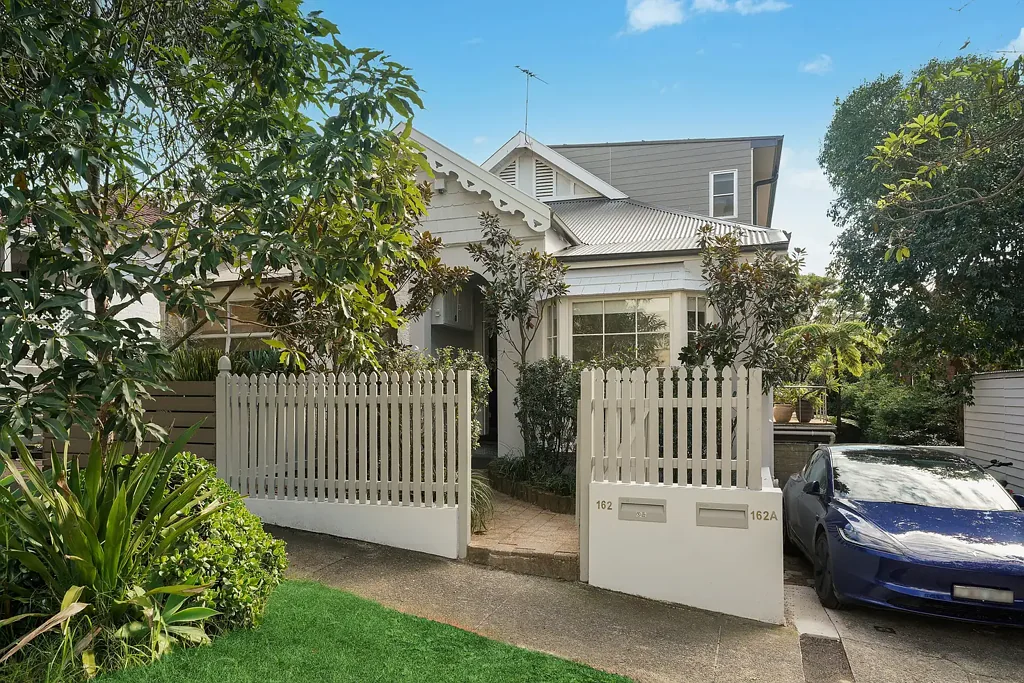 Bondi Beach 4 Slaapkamer Brand New Architectural Semi with Soaring Ceilings Invites Effortless Bondi Living