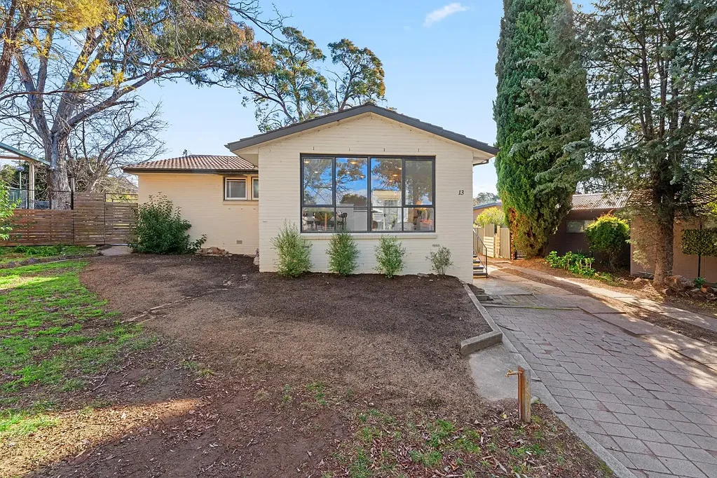 Pearce 3 Bedroom This Feels Lovely with 920m2 Block!