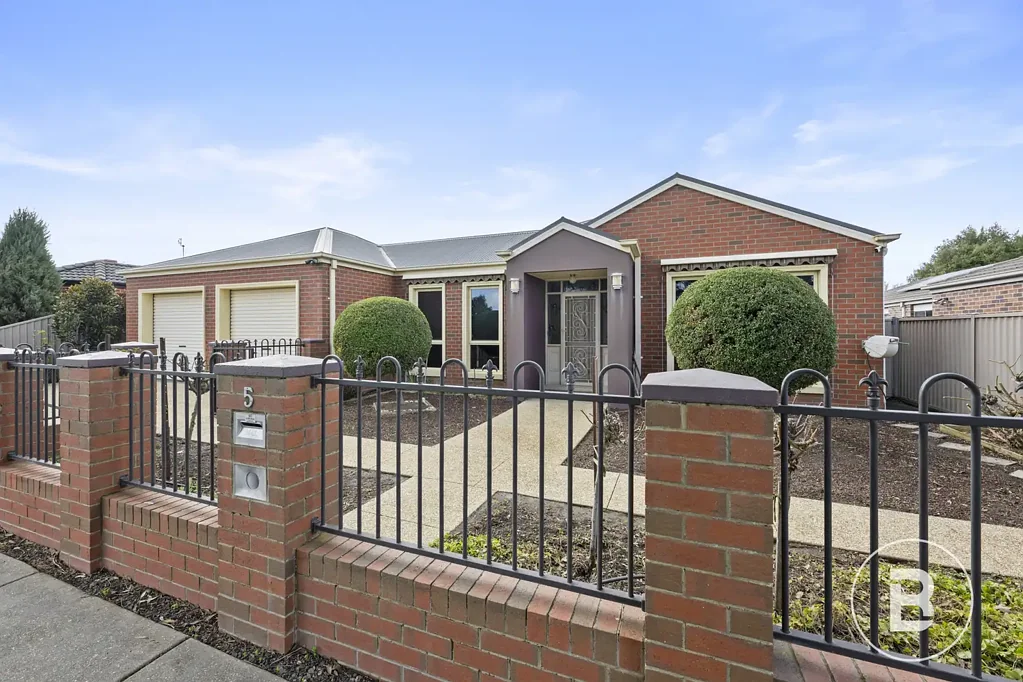 Delacombe 4 Bedroom A QUALITY FAMILY HOME IN THE HEART OF DELACOMBE