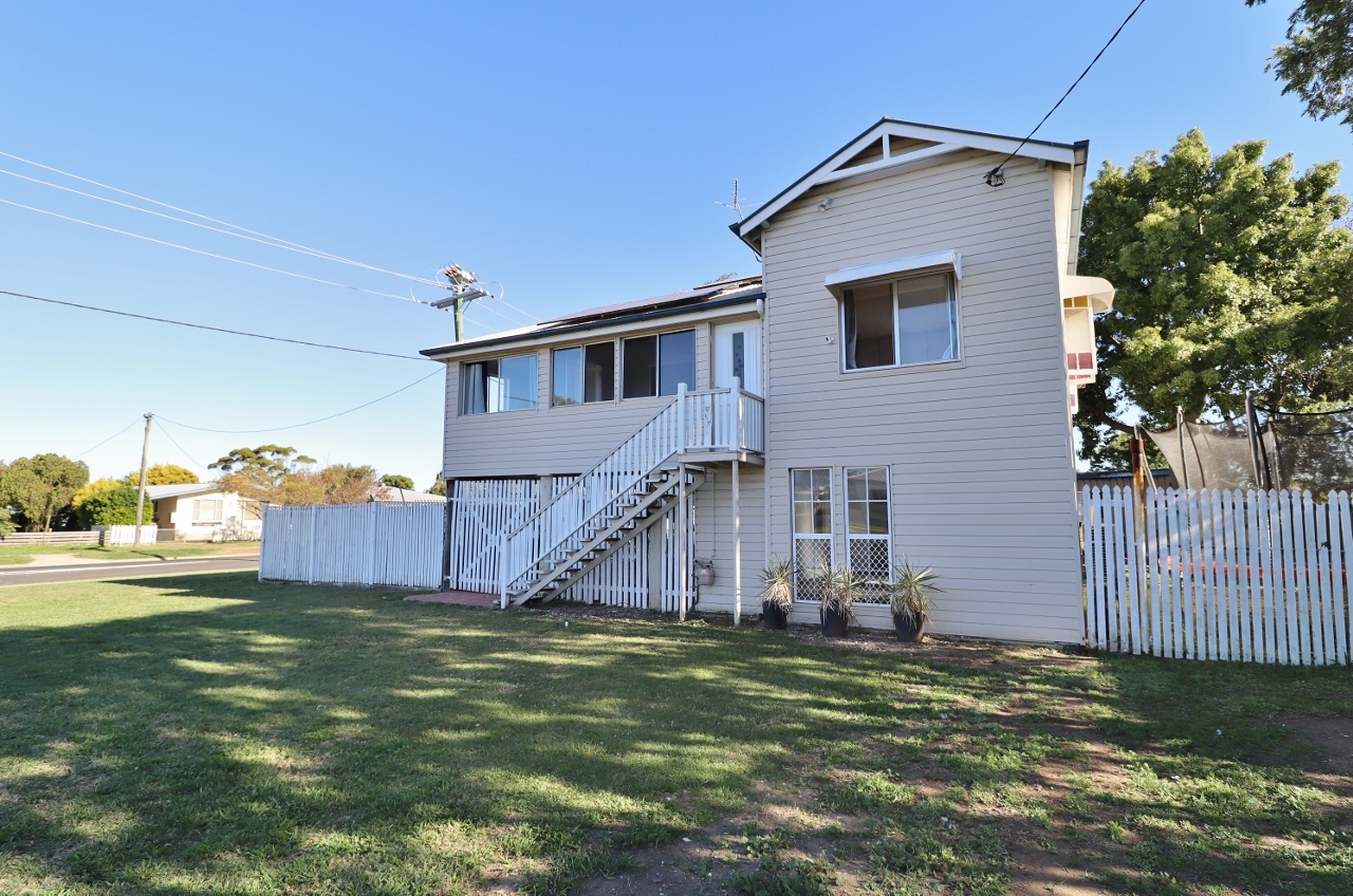 100 EDWARD ST, DALBY QLD 4405, 0 habitaciones, 0 baños, House