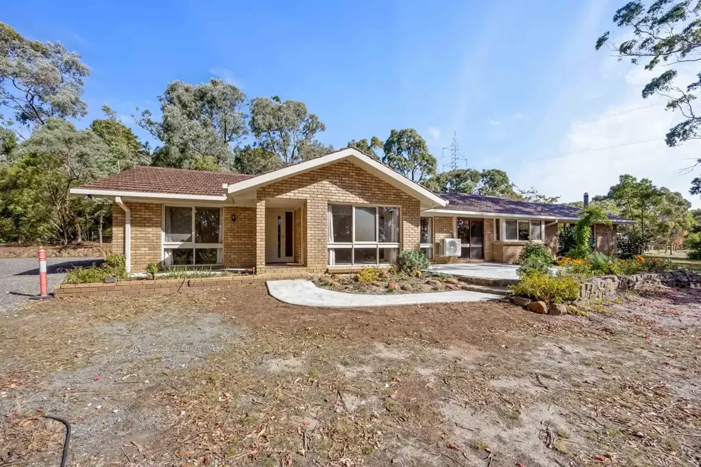 SPACIOUS BEAUTIFUL FAMILY HOME IN MOUNT HELEN