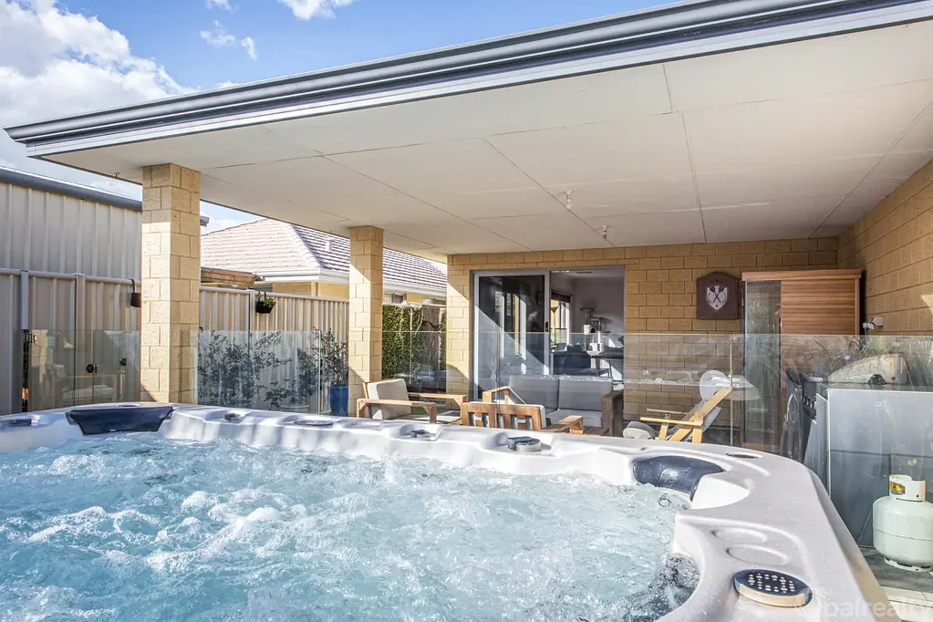 Golden Bay 4Kwarto Spacious family living with outdoor spa