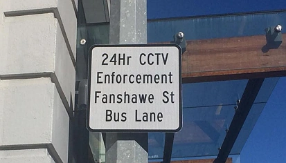 奥克兰车主注意了！市中心多个路段再添监控探头！专抓公交车道违章！