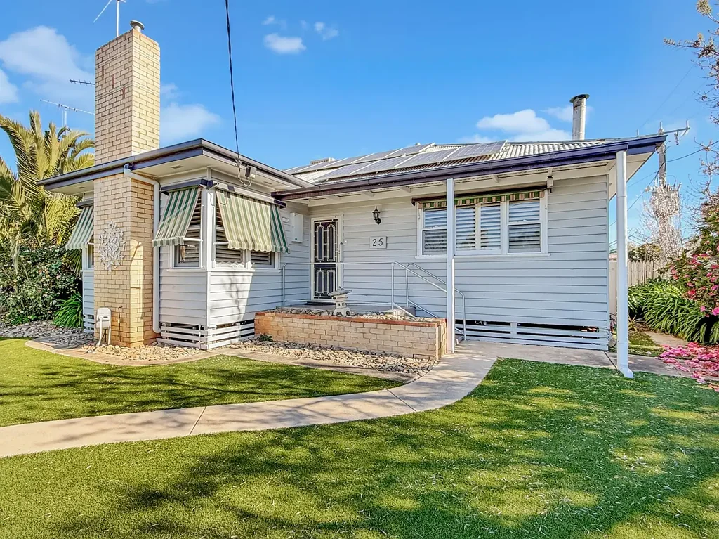 Maryborough 3房  WEATHERBOARD WARMTH MEETS CORNER-BLOCK SPACE