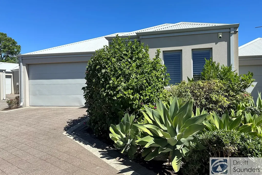 Stylish, Modern & Ideally Located!
HOME OPEN WEDNESDAY 26 AUGUST AT 10.00AM SHARP!