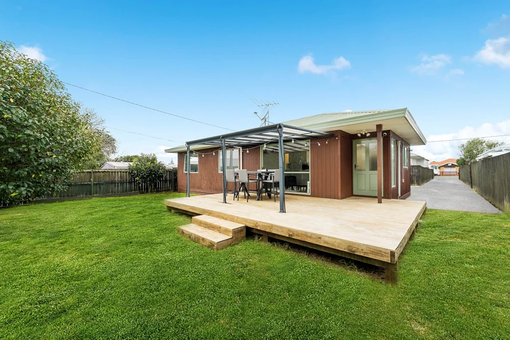 Ranui 3房  Affordable, Peaceful & Freehold – Must Be Sold!
