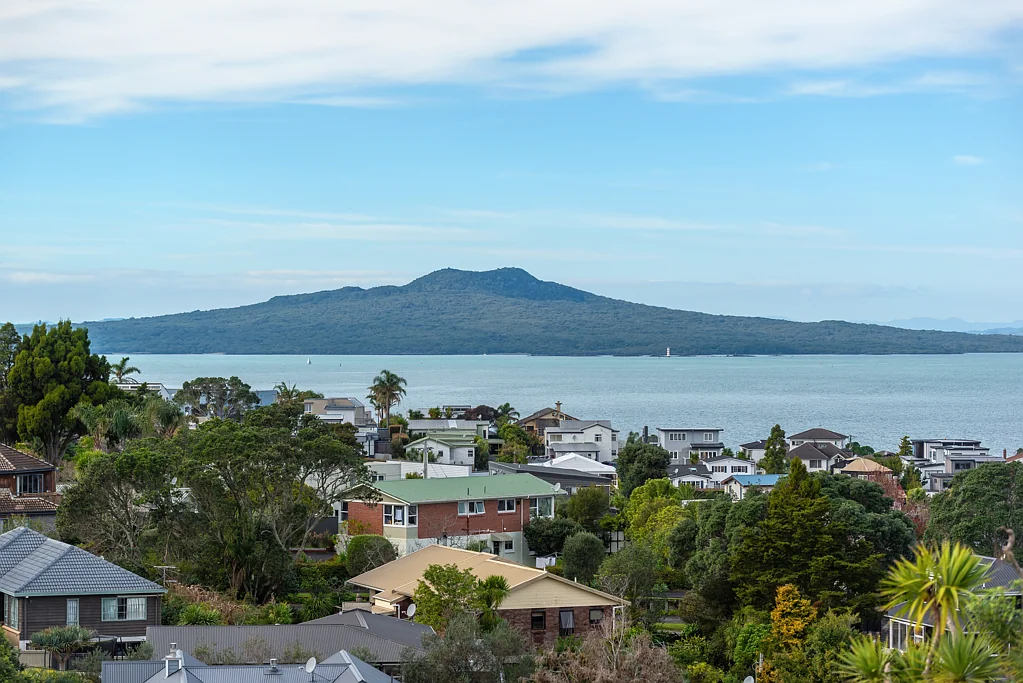 2/173 East Coast Road, Castor Bay, North Shore City, Auckland