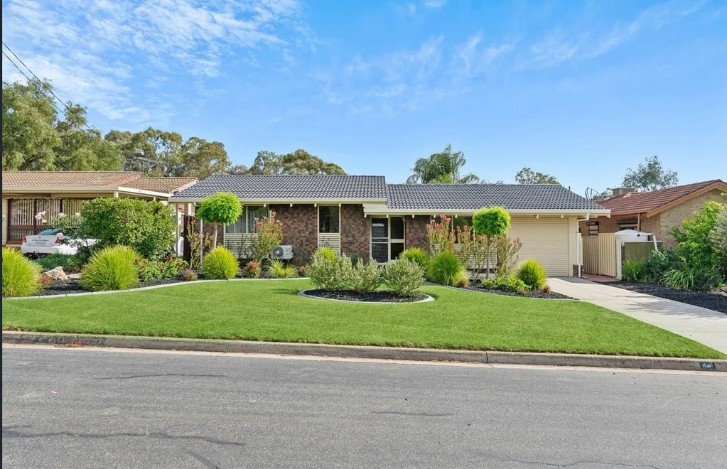 Large 3 bedroom home with swimming pool