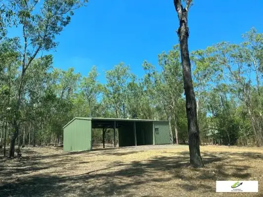 AREA FOR A CARAVAN - OPEN SHED WITH ABLUTION & STOREROOM ON 2 ACRES