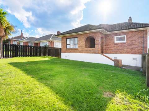 Pukekohe 3房  Owners Have Moved - Brick and Tile Starter