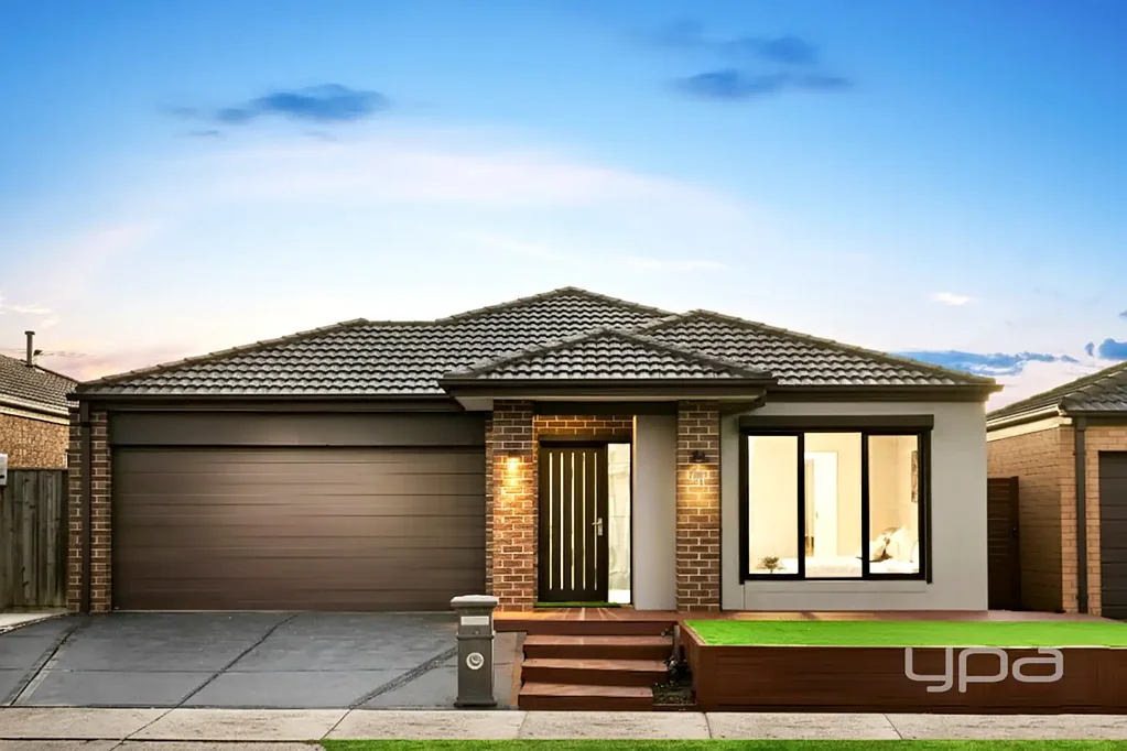 Point Cook 4chambre Modern, Secure and Steps from Everything – Your Featherbrook Upgrade Awaits