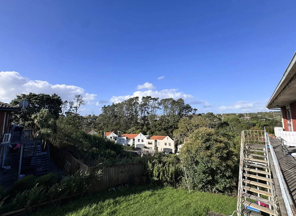 2-Bedroom Unit on Great North Road – Prime Loc...