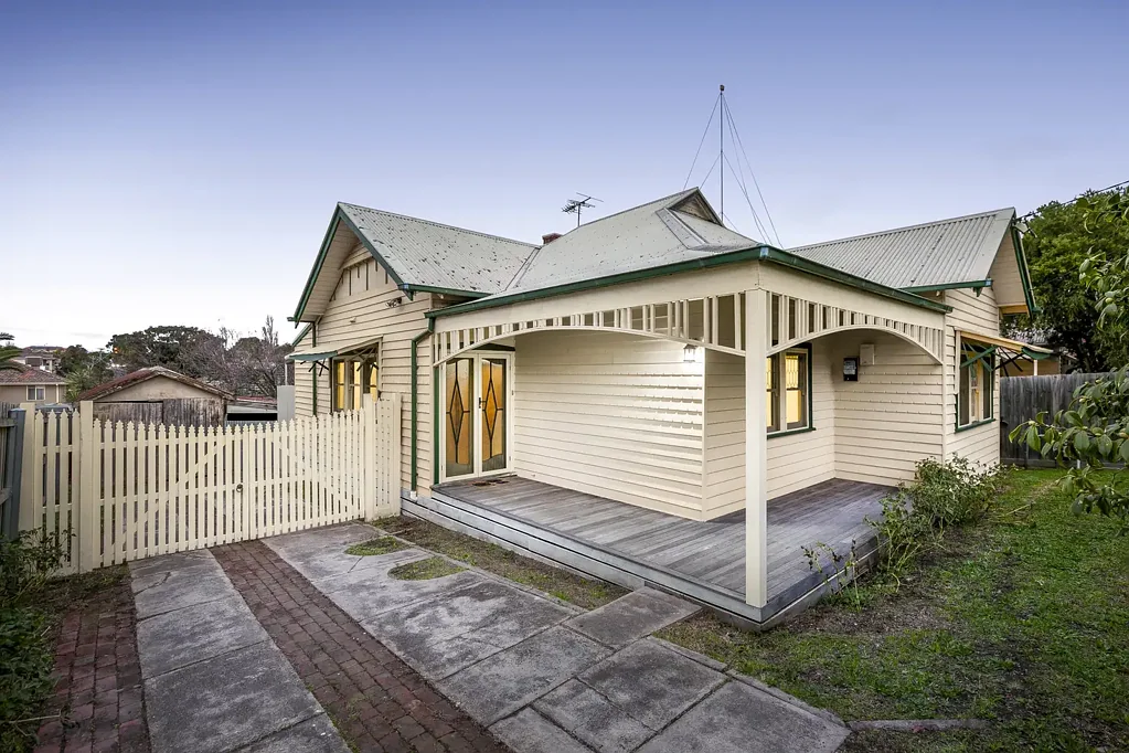 Coburg 3房 一栋真实的早期 Coburg 住宅，开启新篇章 An Authentic Early Coburg Residence Ready for Its Next Chapter
