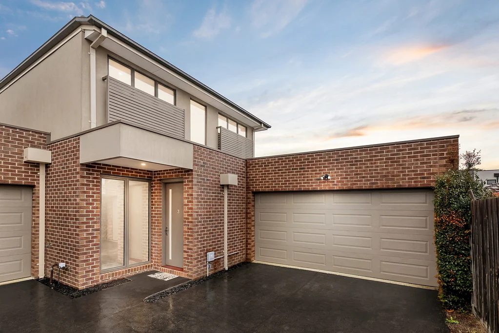 Clayton South 4 Slaapkamer Spacious Modern Townhouse with Ground-Floor Bedroom