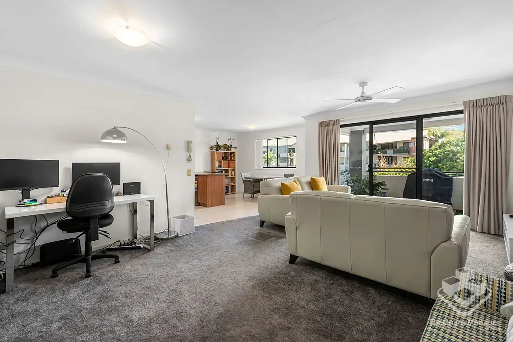 Spacious Top Floor Apartment