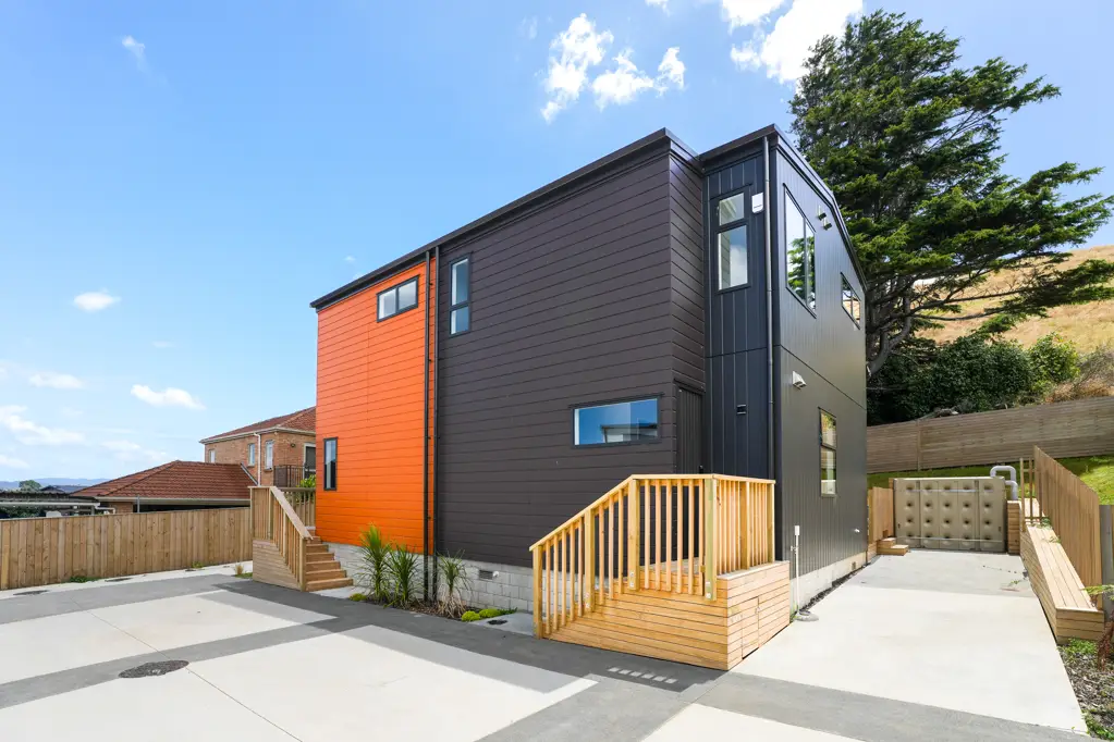 Mount Roskill 3침실 Tranquil Living with 2 Car Parks