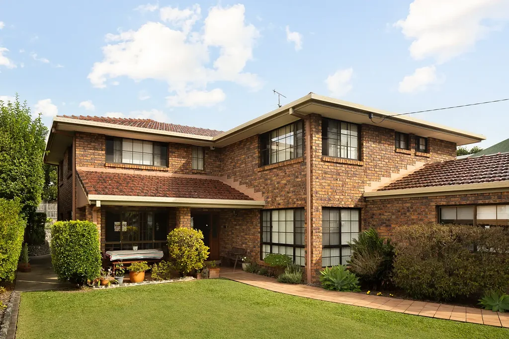 Spacious Five-Bedroom Family Home in Prime Clayfield Location