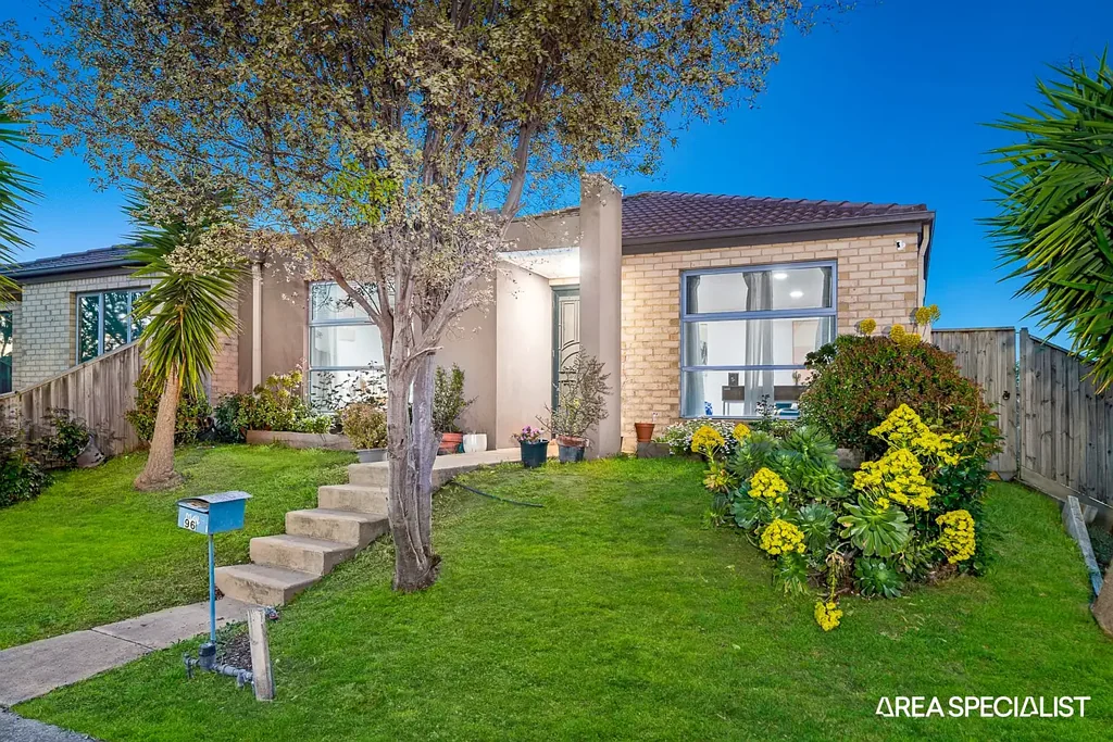 Cranbourne 3ห้องนอน Freshly Painted Family Gem in the Heart of Cranbourne...