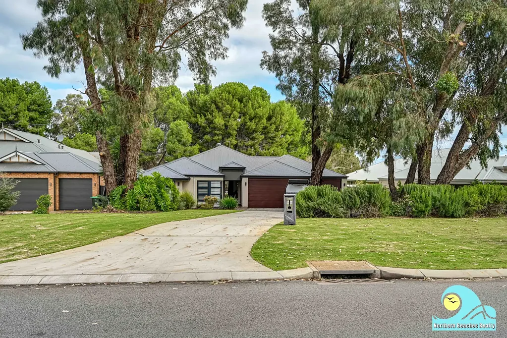 Yanchep 4침실 LARGE BLOCK, BIG GARAGING, GOLF COURSE FRONTAGE – A RARE FIND IN YANCHEP!