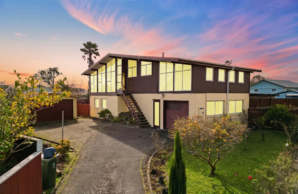 Manurewa 5房  Spacious Family Home on Massive Section!
