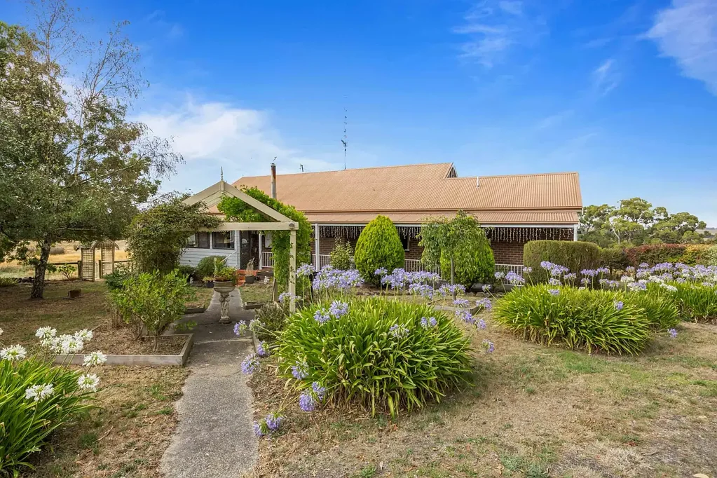 Mount Egerton 3房  Tranquil Country Living on 20 Acres with Expansive Views.