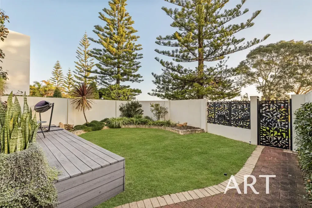 South Perth 3ਬੈੱਡਰੂਮ PRIVATE, LUXURIOUS & EFFORTLESSLY CONSIDERED - GROUND FLOOR APARTMENT WITH ZERO COMPROMISE